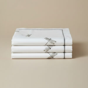 Juego de cama con libélulas bordadas