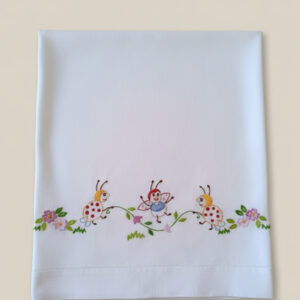 Juego infantil con mariquitas bordadas