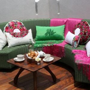 Cojines florales bordados en rosa