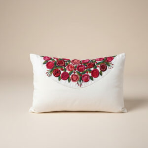 Cojines florales bordados en rosa