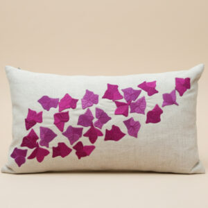 Cojines con pétalos fucsia bordados