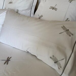 Juego de cama con libélulas bordadas