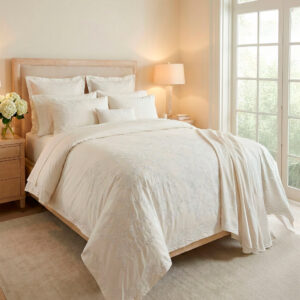 Colcha bordada floral en blanco